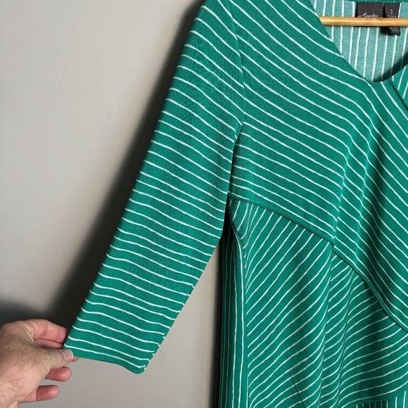 CHICO'S TRAVELERS Women's 3/4 Sleeve Asymmetrical V-Neck Shirt Green Medium - Picture 2 of 12